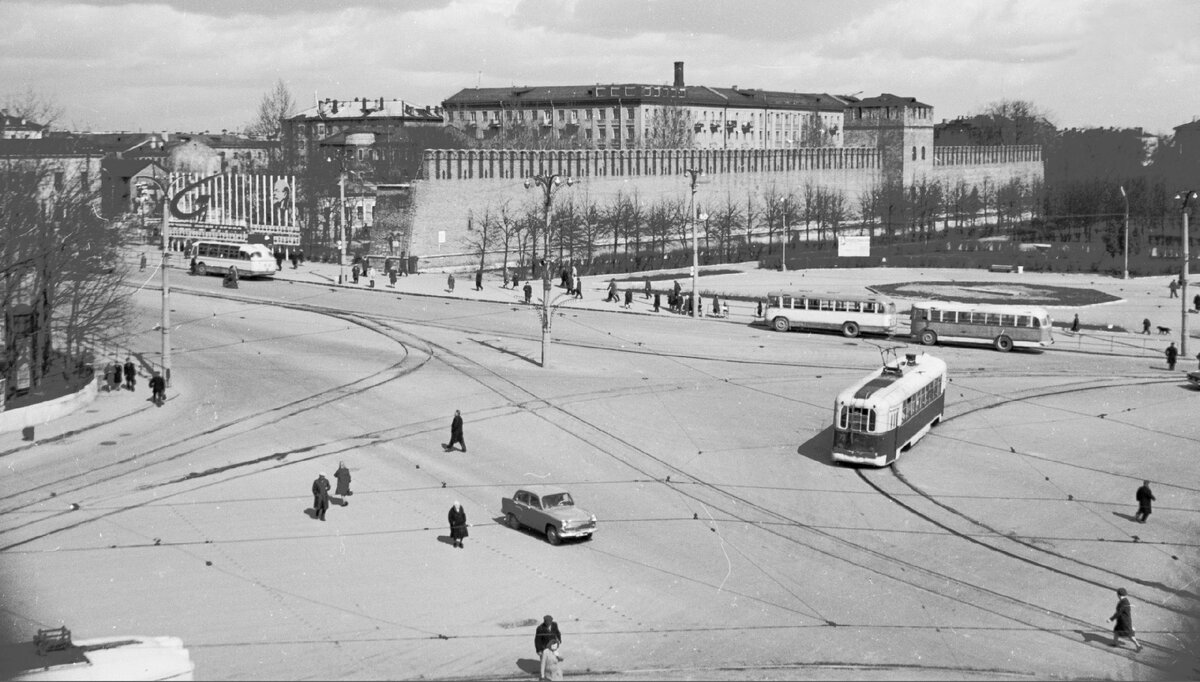 Площадь Смирнова. 1967 г. Фото А.А. Стукалова. Архив газеты «Рабочий путь»