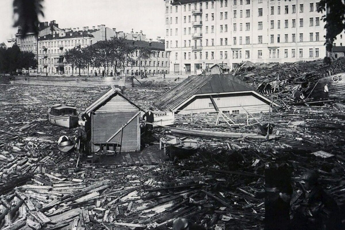 Ленинград почем. Наводнение в Санкт-Петербурге 1924. Наводнение в Петербурге 1924. Наводнение в Ленинграде 1924. Потоп в Питере 1924.