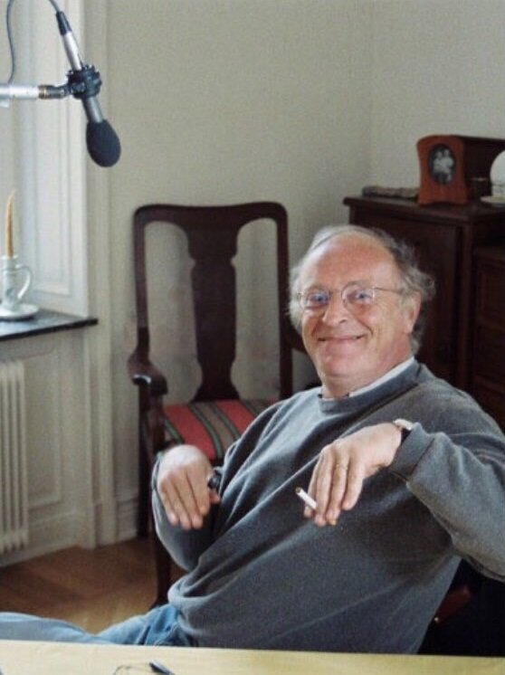 Любимый жест Бродского, когда он был в хорошем настроении. Иосиф Александрович Бродский (1940–1996) - русский и американский поэт, эссеист, драматург, переводчик и педагог. Лауреат Нобелевской премии по литературе 1987 года, поэт-лауреат США в 1991–1992 годах. 