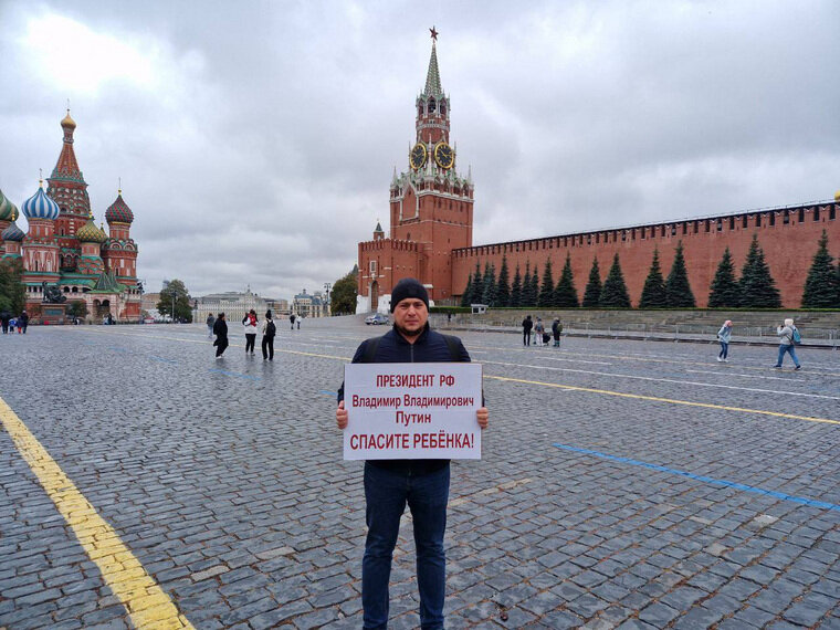    Дмитрий Бахтин вышел на пикет в Москве