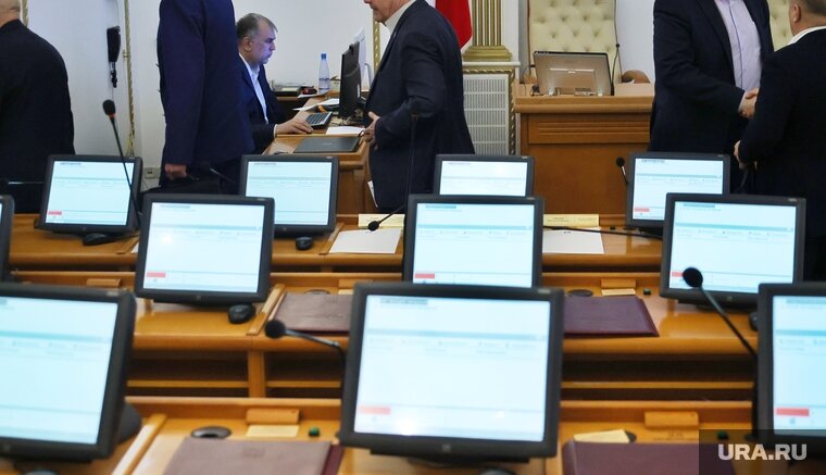    Руководство не предупредило депутатов о своем отсутствии, из-за чего заседание гордумы в Шадринске (Курганская область) сорвалось