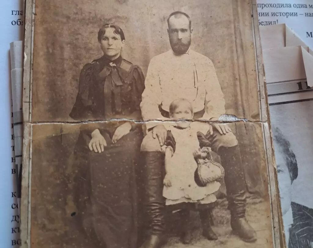 Бацькі Міколы Нікановіча і яго сястра