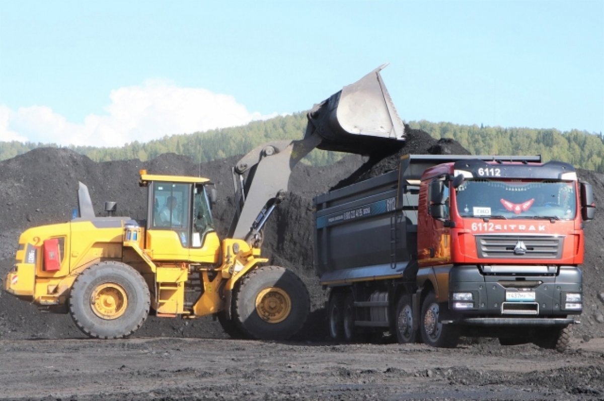    Автосамосвалы задействованы в перевозки угля с разрезов «Распадский» и «Коксовый» на фабрику «Распадская».