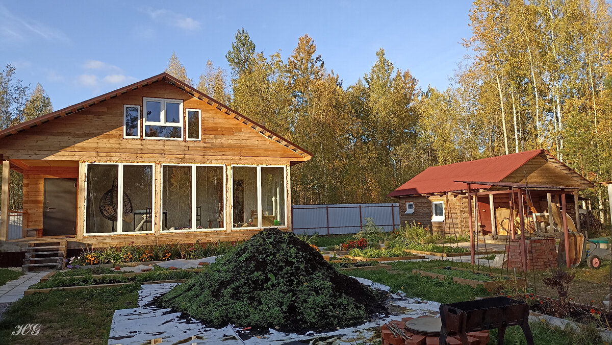 Начало октября, на солнышке красиво, но уже холодно. 