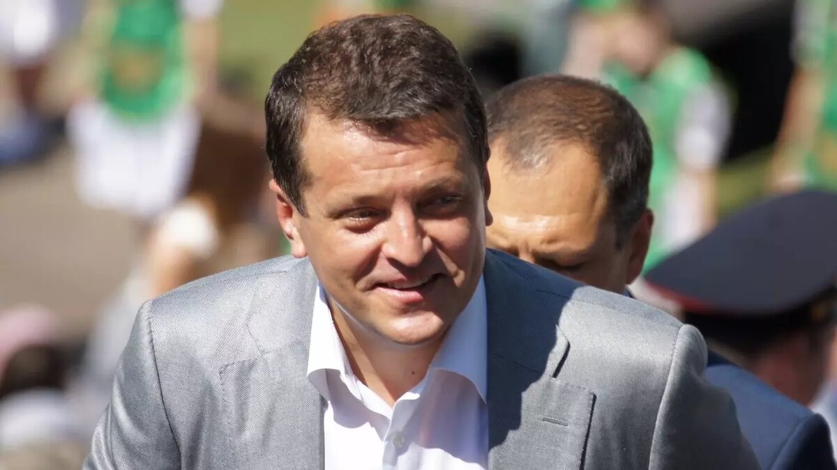     Мэр Казани Ильсур Метшин во время делового понедельника затронул тему важности сохранения подростковых клубов в городе.