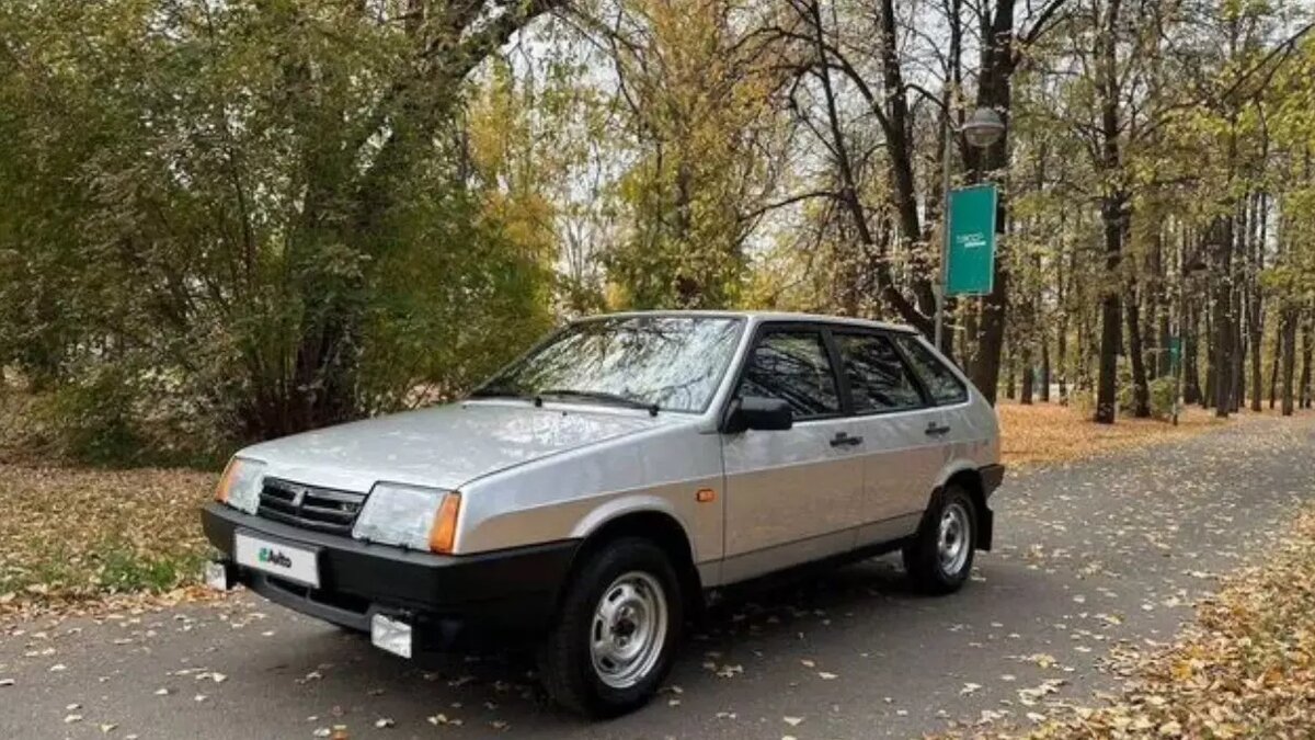     В Казани продают автомобиль ВАЗ-2109 за миллион рублей. Владелец заявил, что внутри машины «люксовая комплектация». Такая публикация появилась на сайте объявлений.