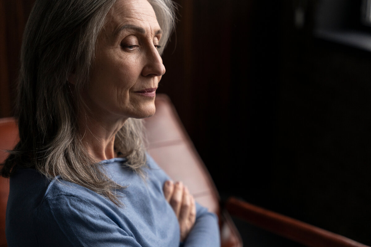 Изображение от <a href="https://ru.freepik.com/free-photo/close-up-portrait-of-senior-woman_21081250.htm#query=%D1%81%D0%B2%D0%B5%D0%BA%D1%80%D0%BE%D0%B2%D1%8C&position=3&from_view=search&track=sph">Freepik</a>