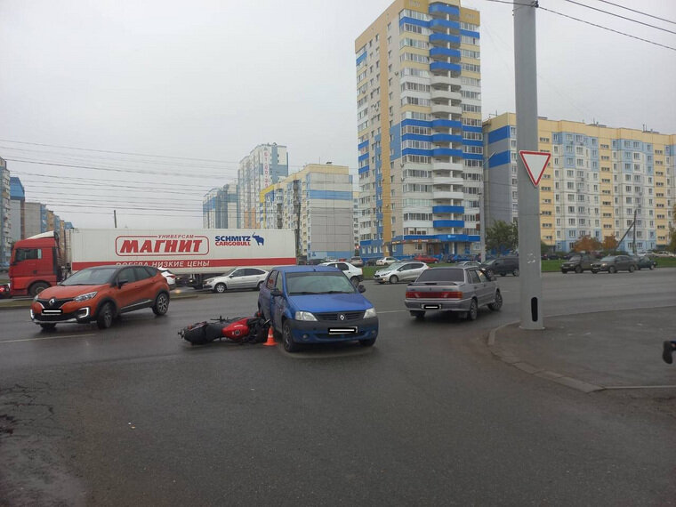    Водитель мотоцикла получила телесные повреждения в результате столкновения и была госпитализирована