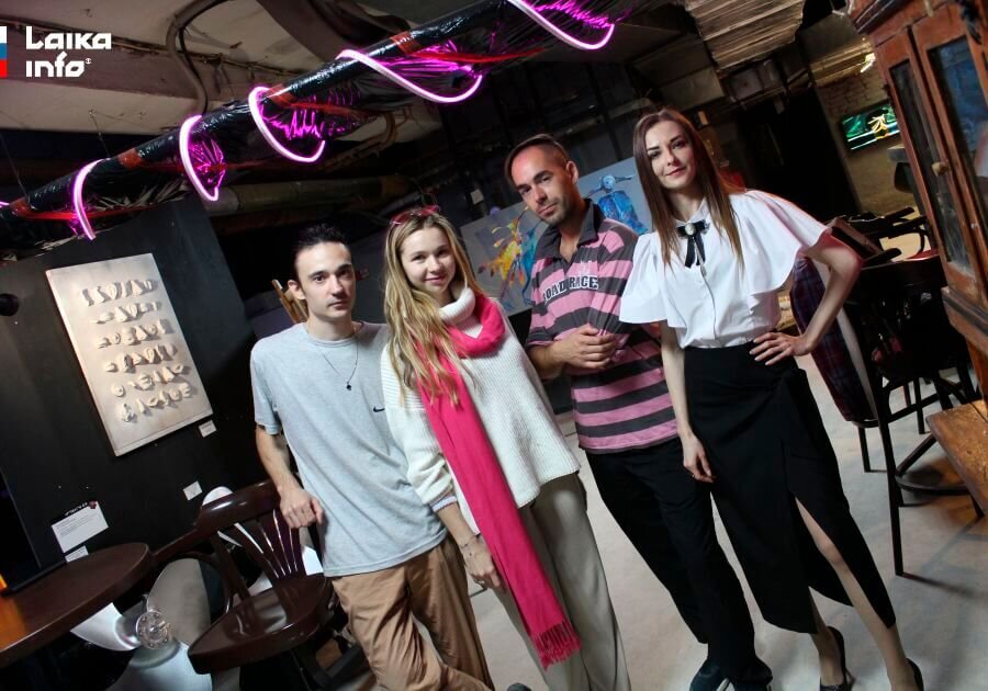 Группа молодых художников выставки АРТЕФАКТЫ 2.0