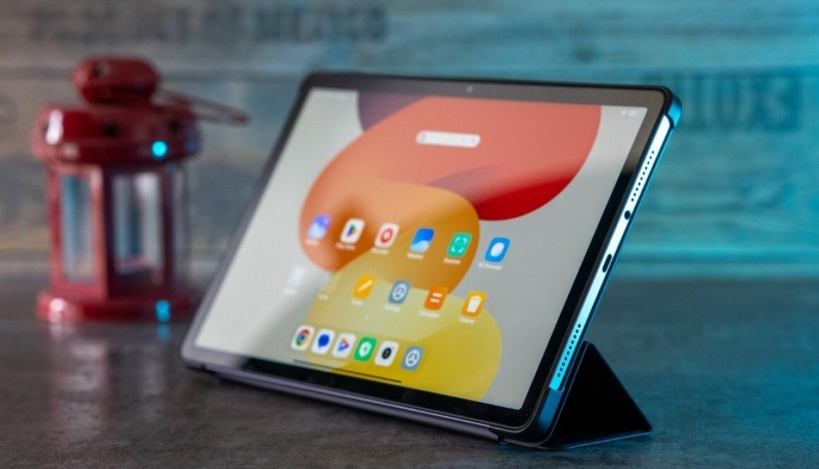 Даже в бюджетных моделях Сяоми уделяет большое внимание дизайну. Поэтому даже дешёвый гаджет выглядит презентабельно. Фото: gsmarena.com