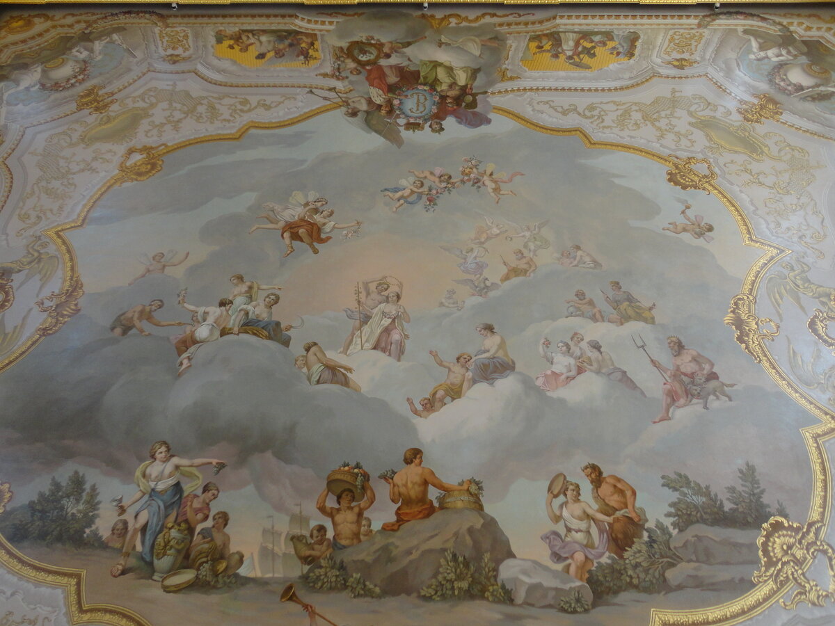 Росписной плафон одного из залов Екатерининского дворца, фото из архива автора статьи