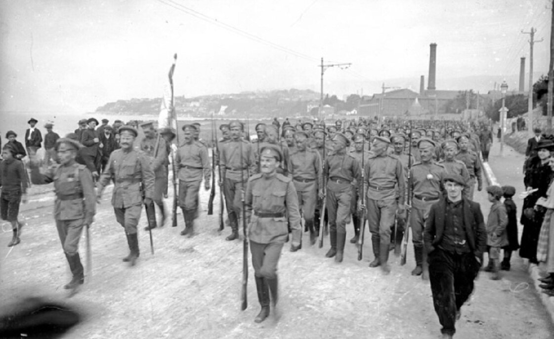 Российские военные на одной из улиц Марселя. Франция, 20 апреля 1916 года