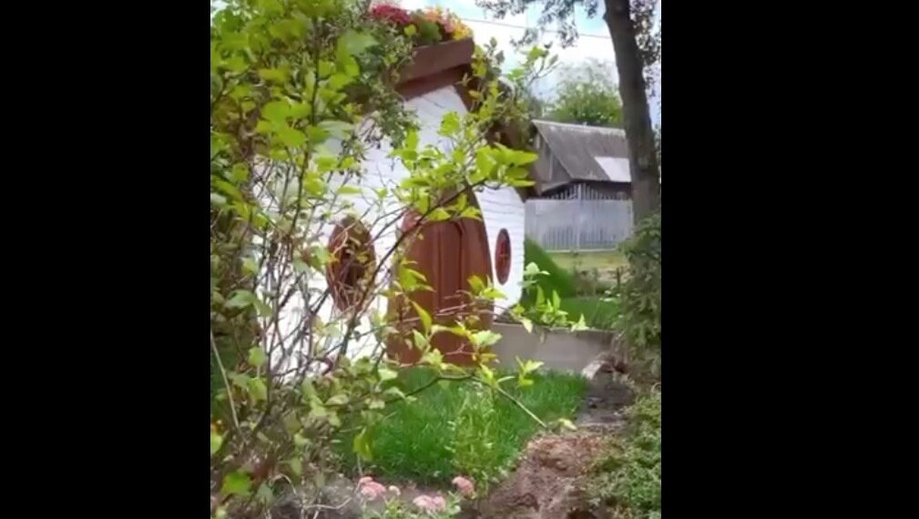     Бомбоубежище в Киевской области оформили в виде домика Хоббита. Благотворители постарались уменьшить стресс для детей, когда объявляется воздушная тревога.