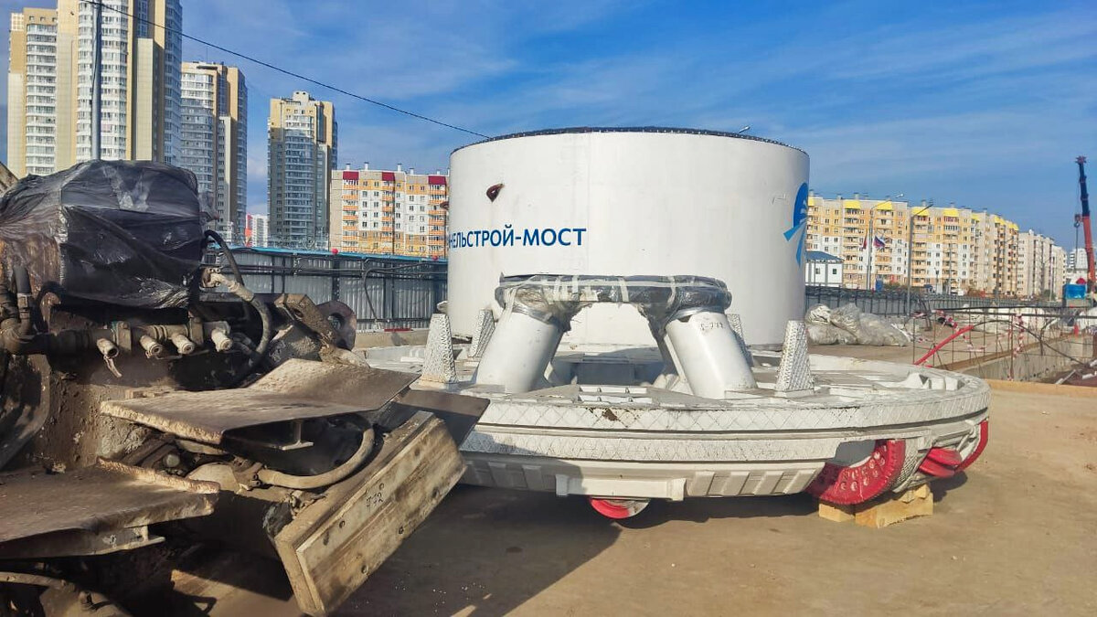     Этот тоннелепроходческий комплекс «прогрызает» километры под землей