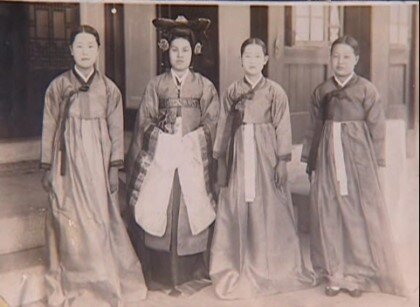 А это то, как они реально выглядели. Фото начала 20 века