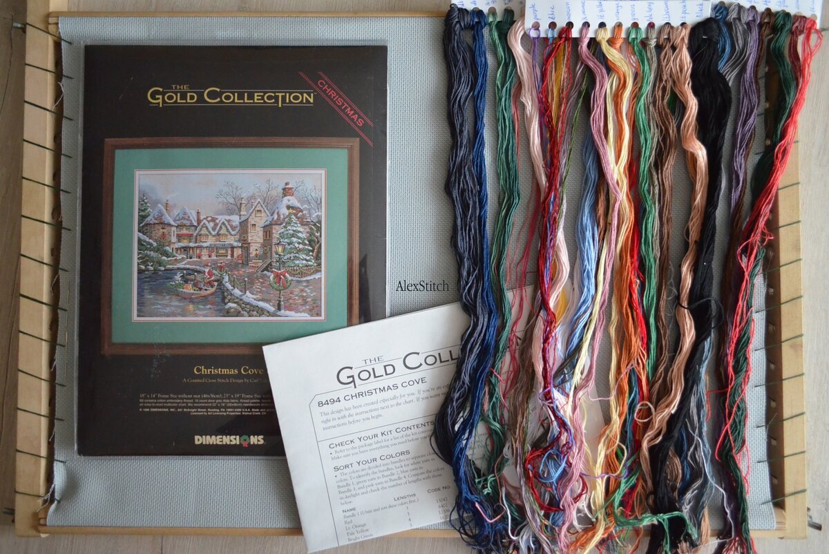 Набор для вышивания Dimensions "Christmas Cove" перед началом процесса вышивки. Фото - январь 2023.