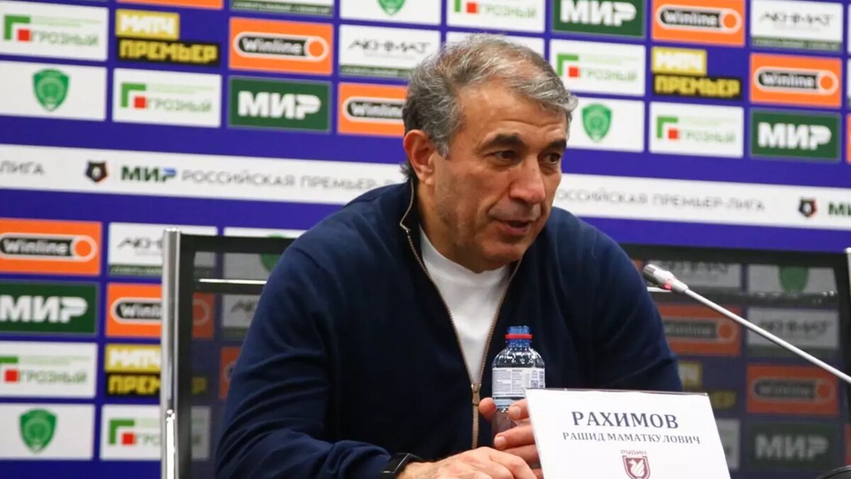     Тренер казанского «Рубина» Рашид Рахимов заявил, что представители зарубежных команд общаются с нападающим Мирлиндом Даку. Об этом стало известно на пресс-конференции после игры с «Ахматом».