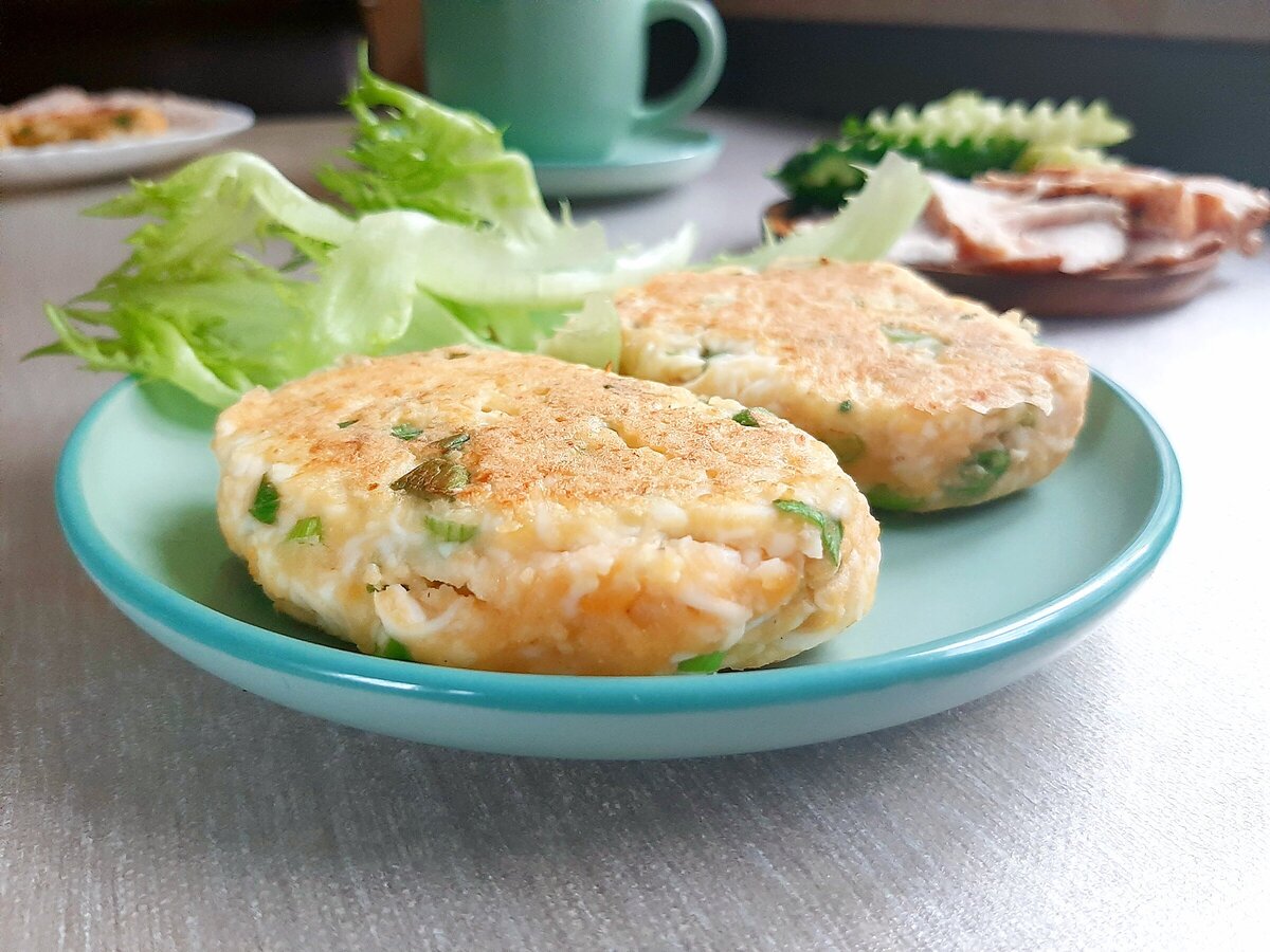 Яичные "пирожки" с луком от Валентины. Легко можно взять с собой на прогулку. 