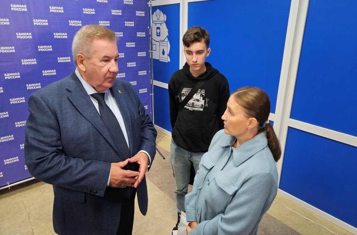    Многодетная семья из Ханты-Мансийска поблагодарила Бориса Хохрякова за помощь