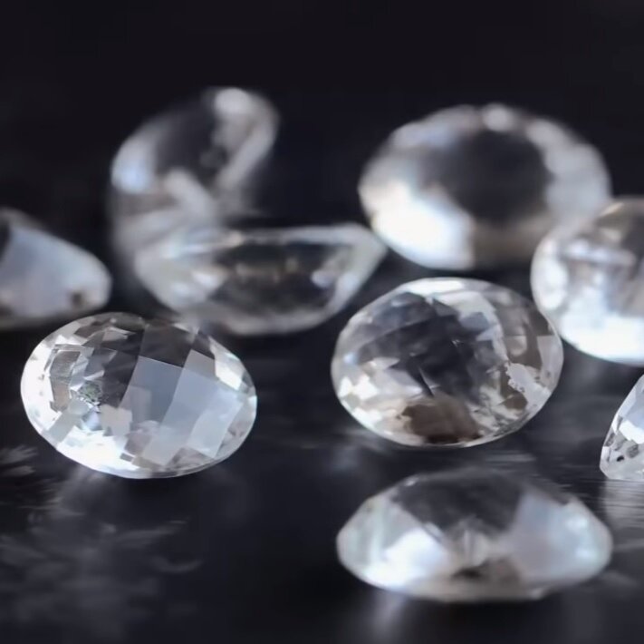 Кристаллы горного хрусталя. Фото из открытых источников