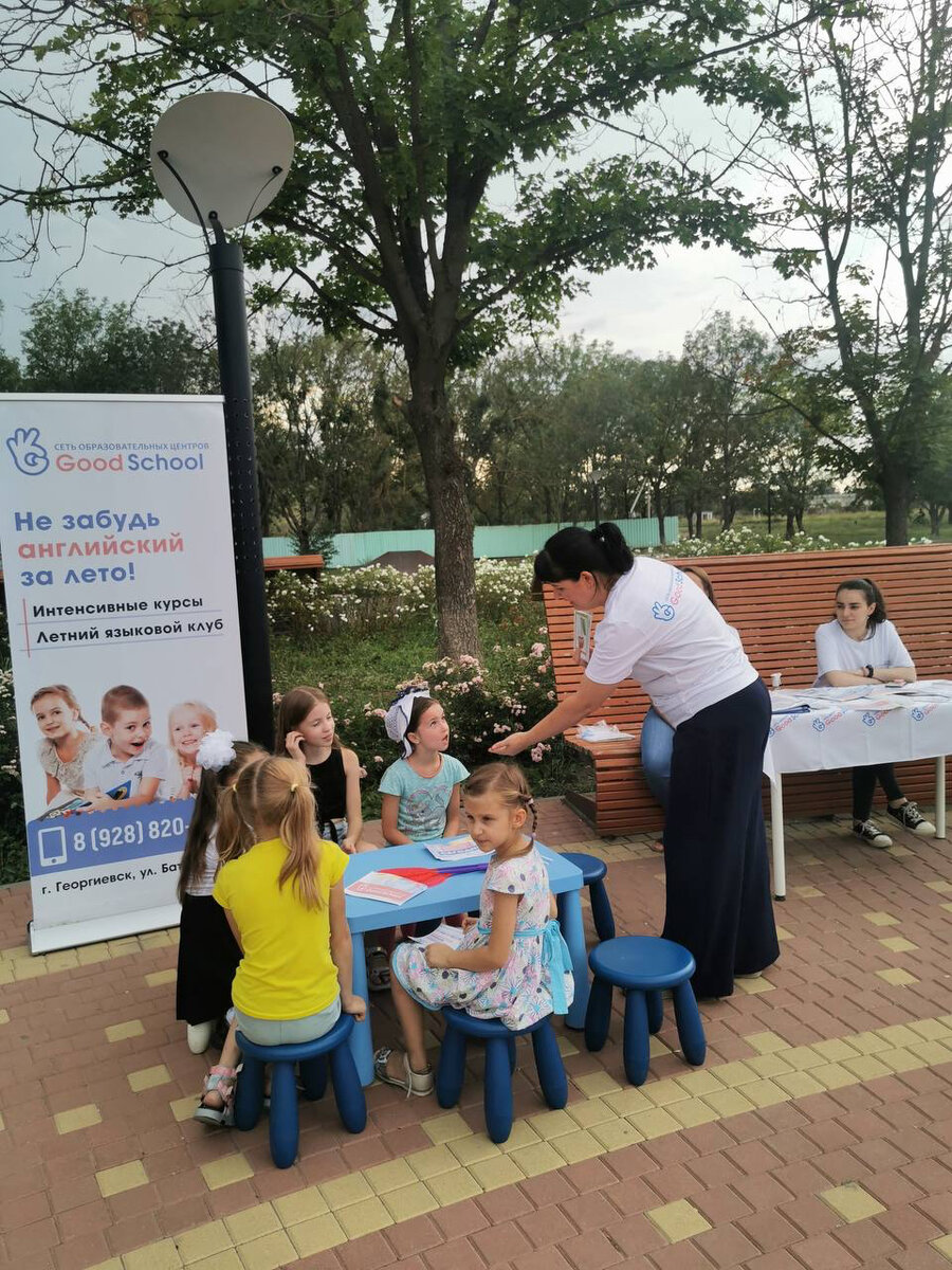 Мы брендируем не только одежду, но и скатерти, к примеру.