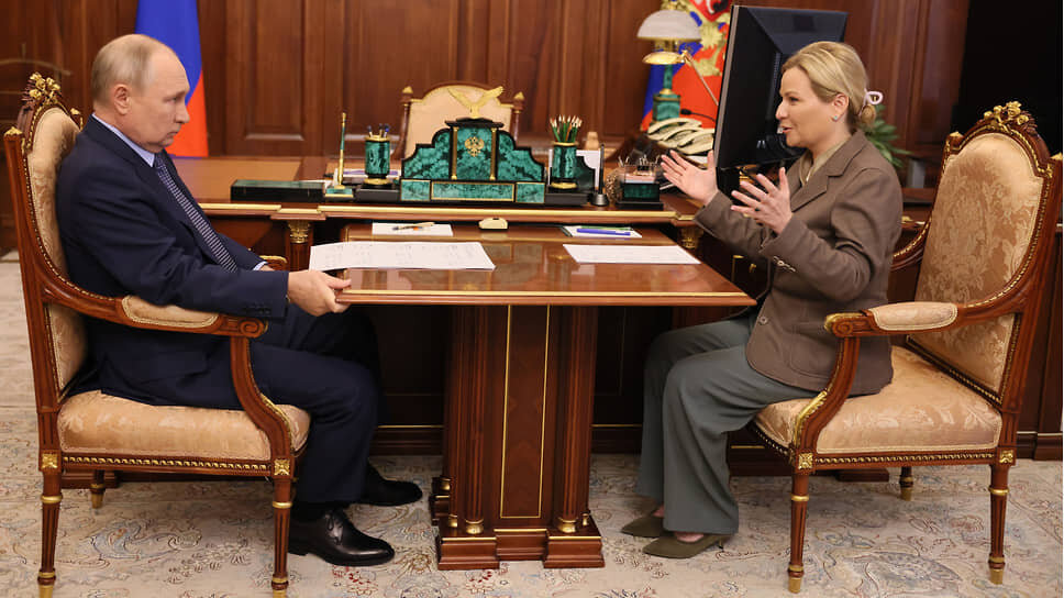 Фото: пресс-служба президента РФ📷Владимир Путин и Ольга Любимова во время встречи