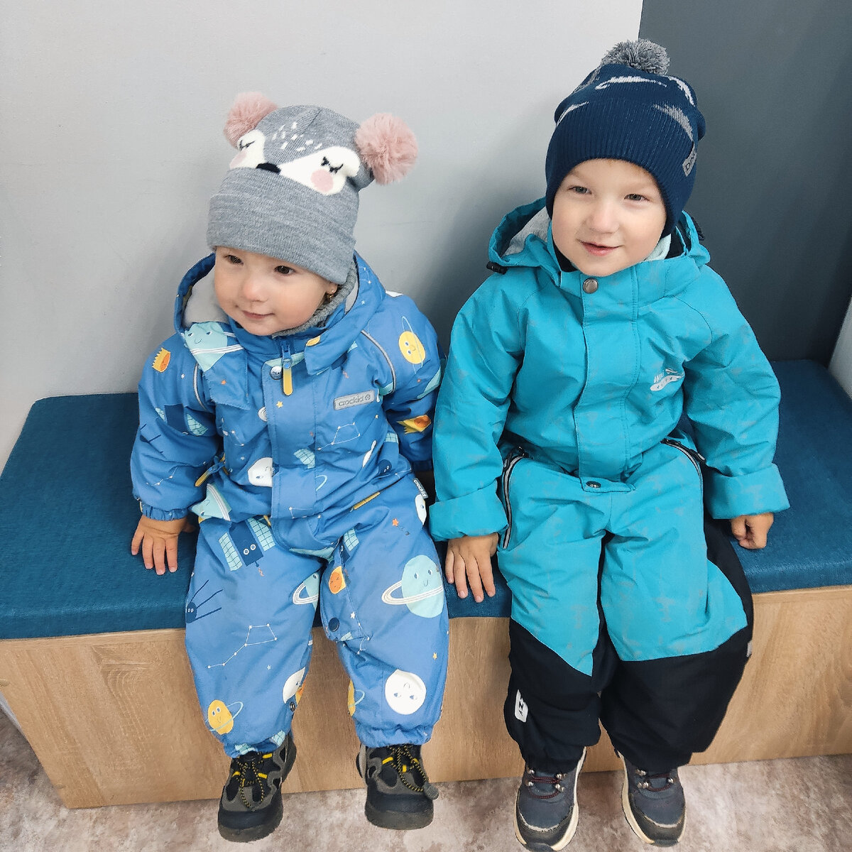 Эмиль и Тамина в ожидании своих посылок