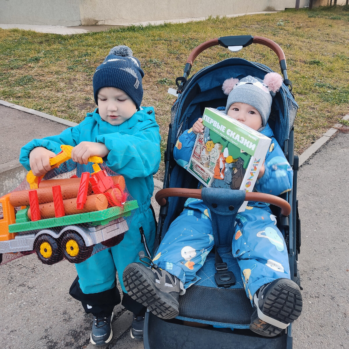 Довольные ребята