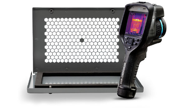 Инфракрасное окно и ручной тепловизор позволяют своевременно осуществлять технические инспекции распределительного оборудования, не вмешиваясь в его работу.