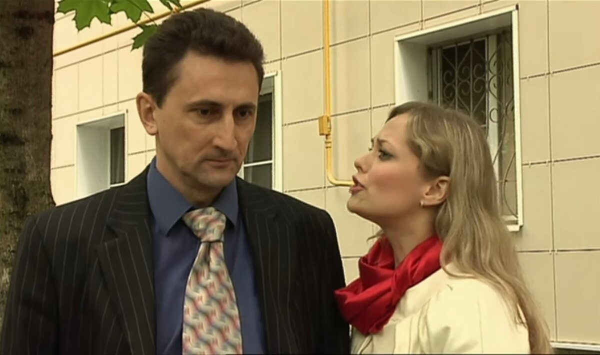 - Игорь не верь ему, он всё врет! - у Алины земля ушла из под ног.