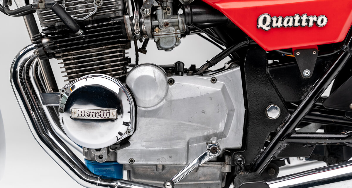 C рядной «четвёрки» рабочим объёмом 231 «кубик» инженеры Benelli сняли 27,8 л.с. при 11000 об/мин.
