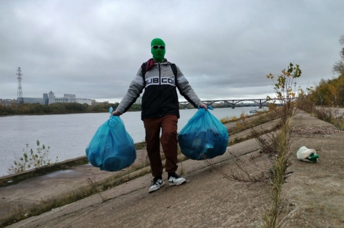    Экоактивист Чистомэн прибрался на набережной Оки в Нижнем Новгороде