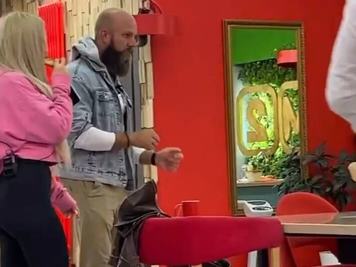 Элина Рахимова и новенький. Источник: соцсеть.                                                     (3 фото)