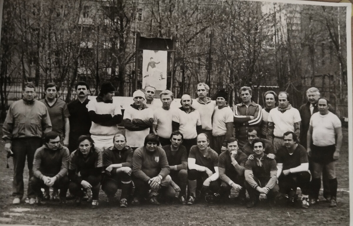 На обороте стоит дата 1990 год