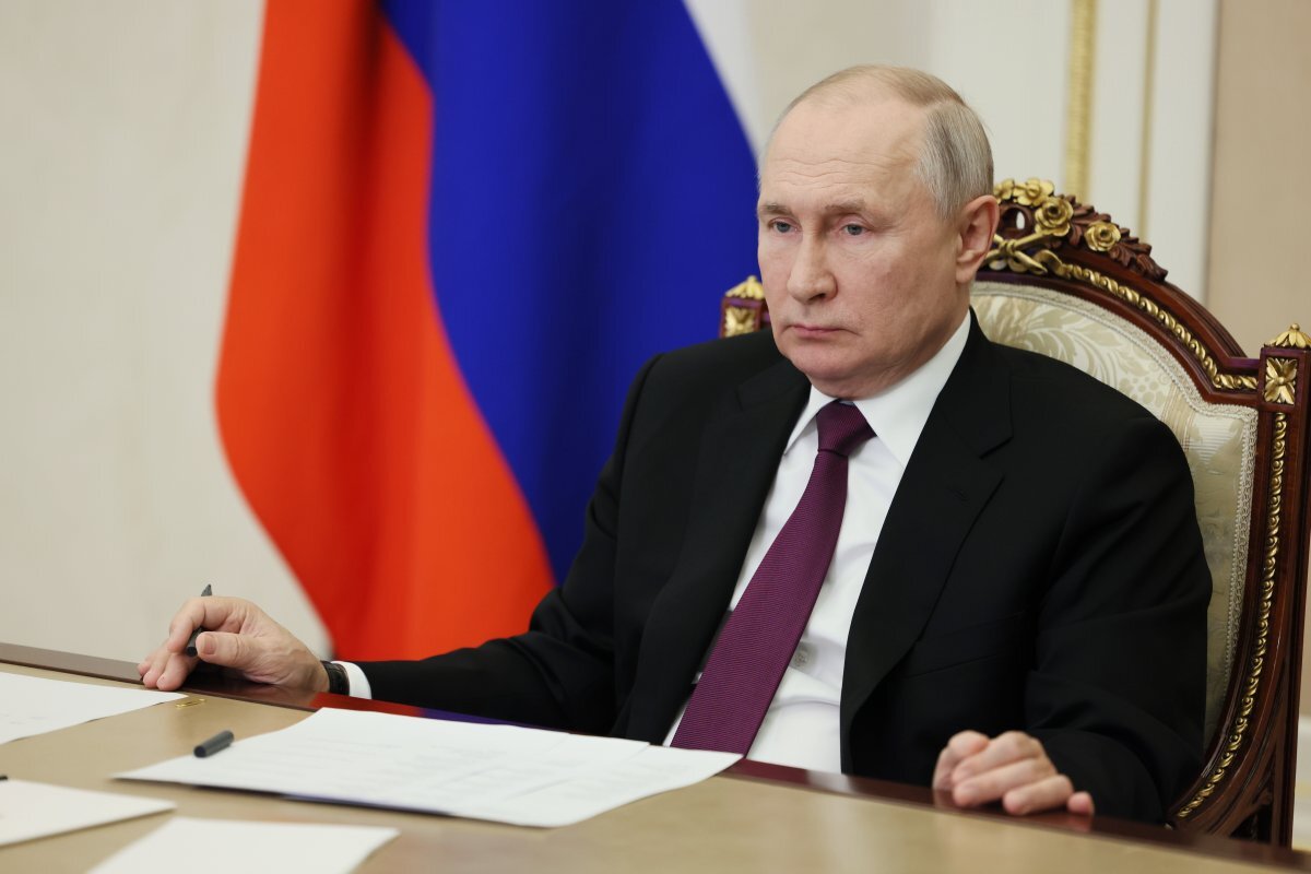    Путин поручил повысить уровень роботизации в госкорпорациях