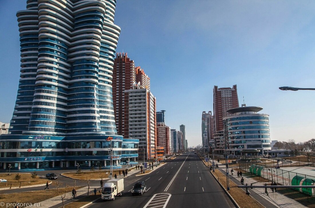 Вы бы заплатили от 200 до 250 тысяч долларов за квартиру в Пхеньяне? Прямо хорошую квартиру, в новостройке, с ламинатом, ванной и пластиковыми окнами?