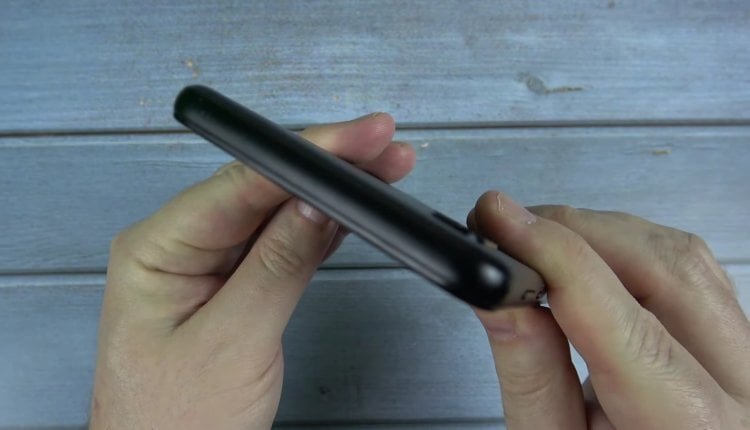    Galaxy A02 — редкий смартфон, у которого нет второго микрофона сверху