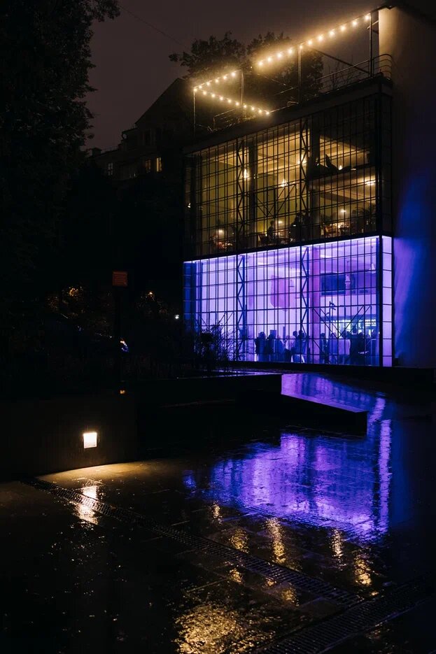    В Доме Наркомфина прошел камерный коктейль Beluga (фото 1)