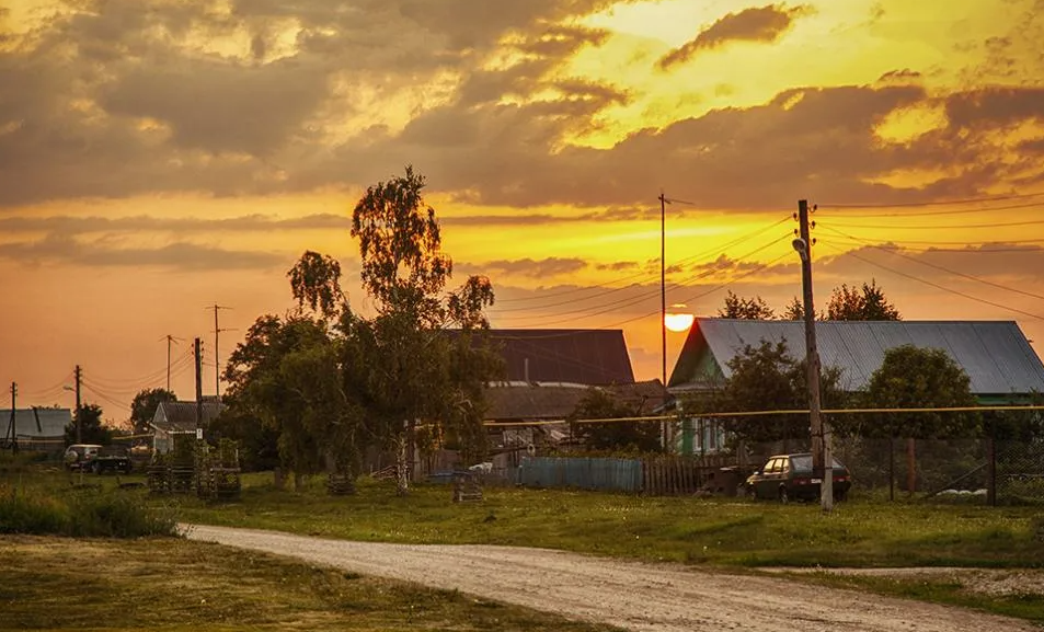 Село полон. Вечерняя деревня. Закат в деревне. Вечер в деревне закат. Тёплый вечер в деревне