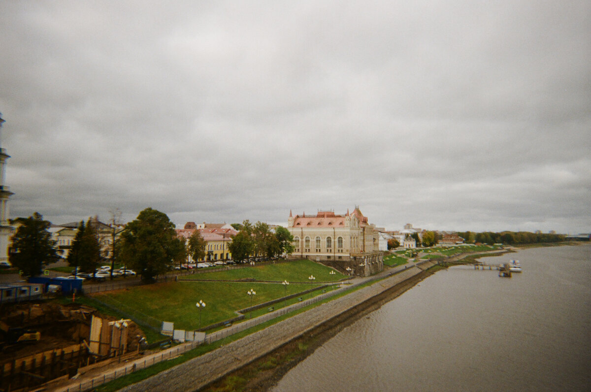 Вид на город с Волжского моста (фото автора)
