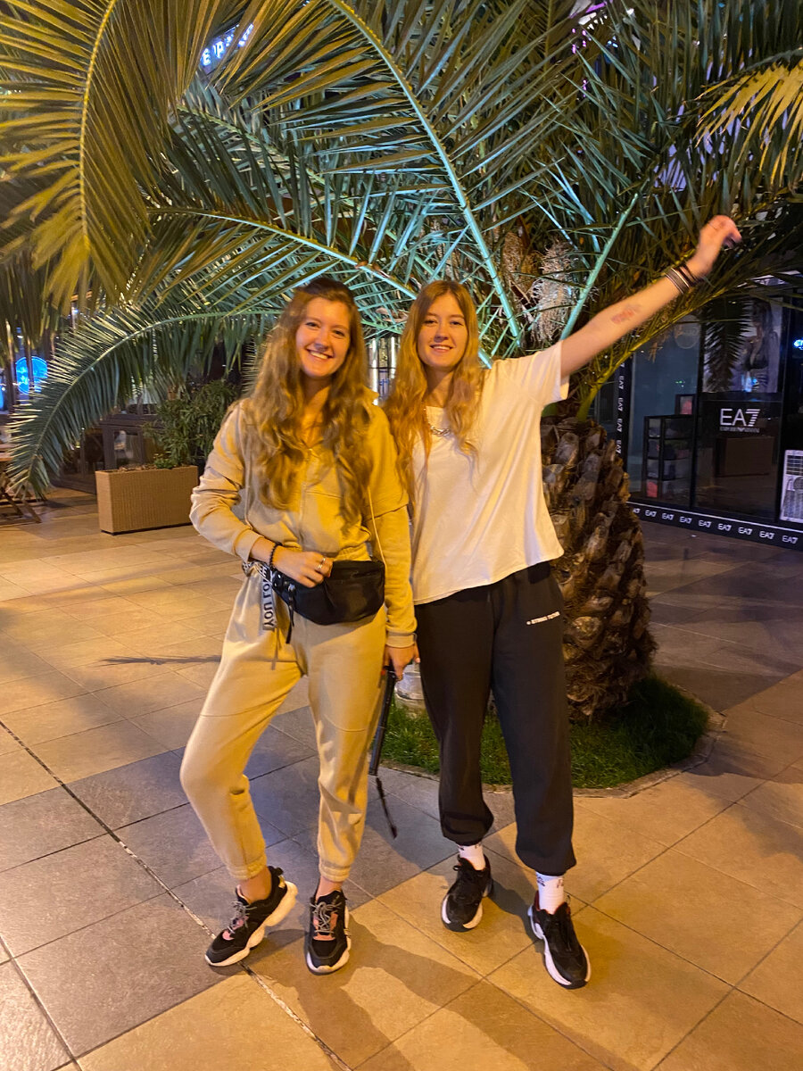 В 19:20 вылетели из Москвы, в 23:10 были уже в Адлере 