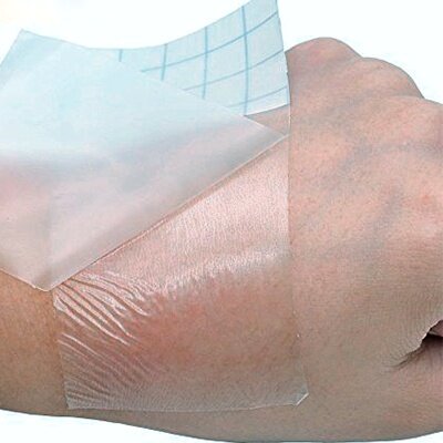 Часто используется специальная защитная пленка для тату