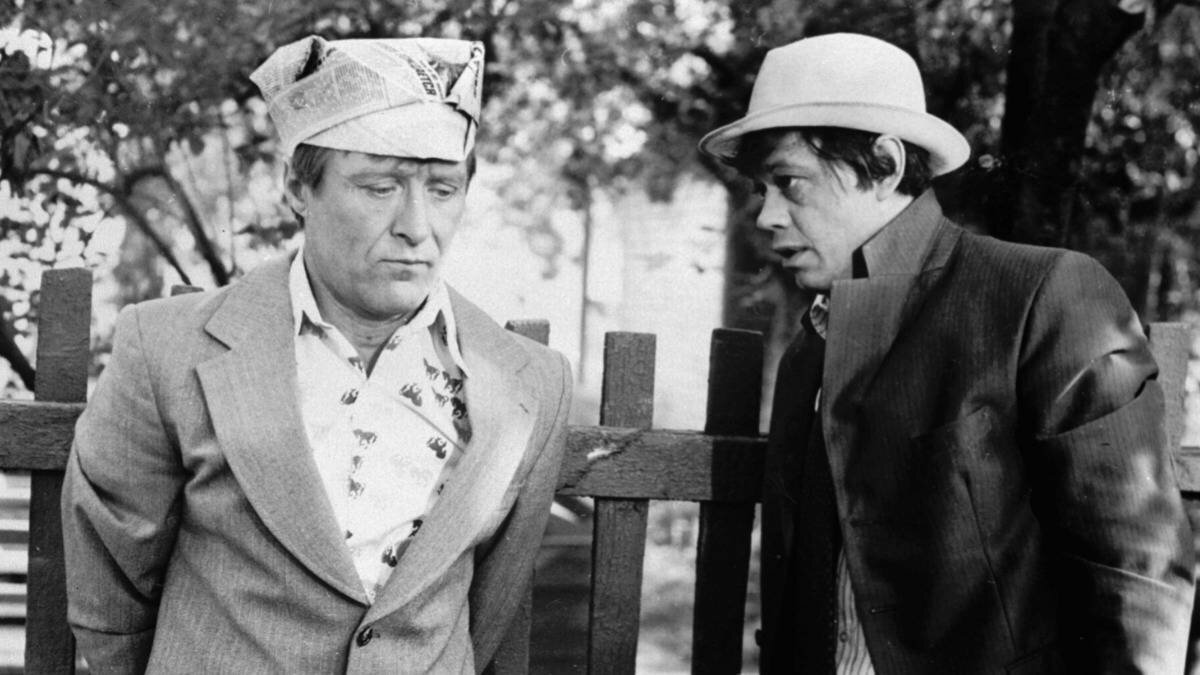    Геннадий Гарбук в роли Андрея (слева) и Николай Караченцов в роли Васьки в фильме «Белые росы» / Фото: РИА Новости