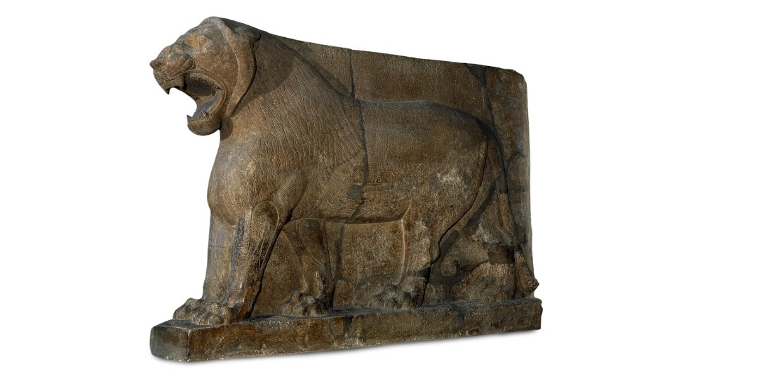 Писатель лев 6 букв. Колоссальная статуя. Bronze age Statue. Lion outside British Museum.