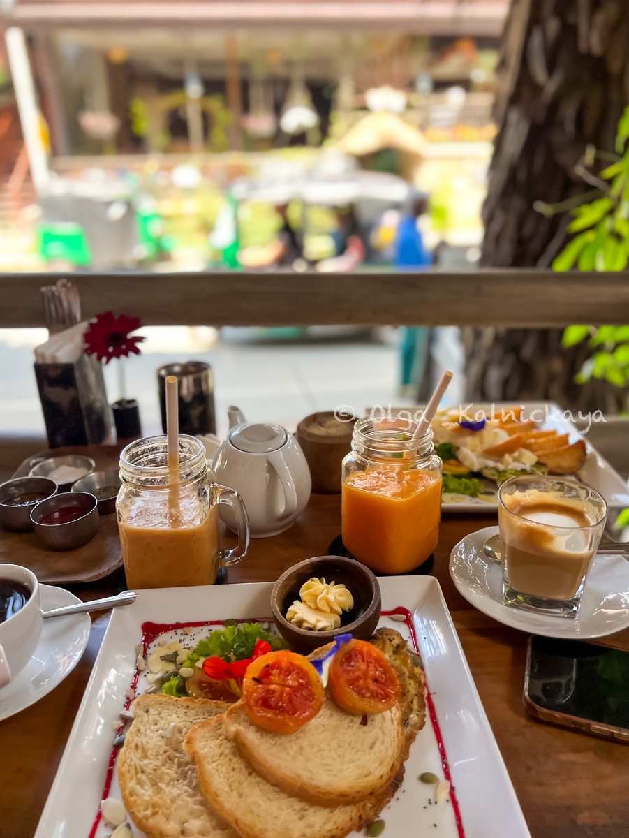 Завтрак на Шри-Ланке в одном из ресторанов. Фото автора.