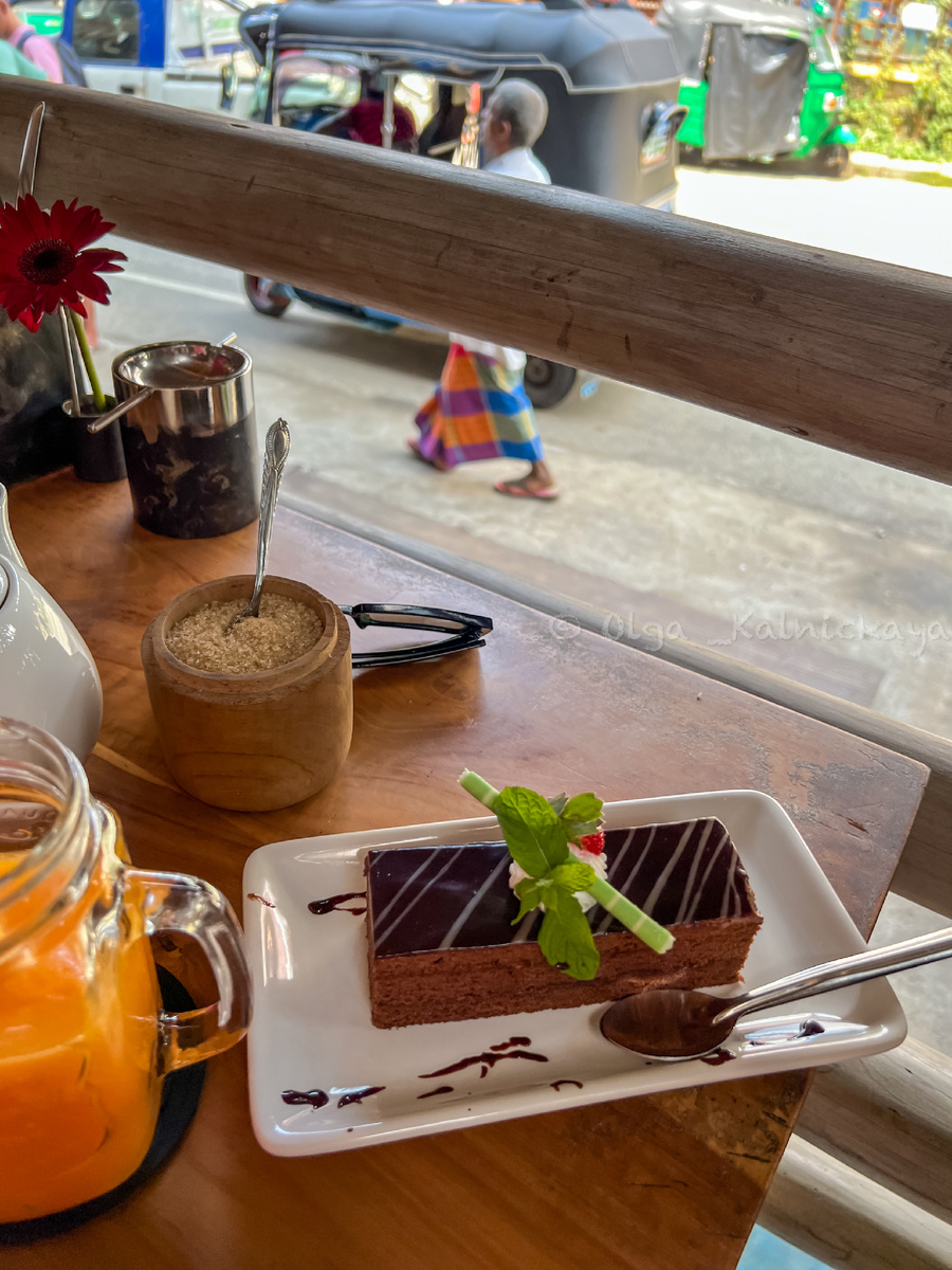 Десерты в ресторане Шри-Ланки. Сладкоежки останутся в полном восторге. Фото автора.