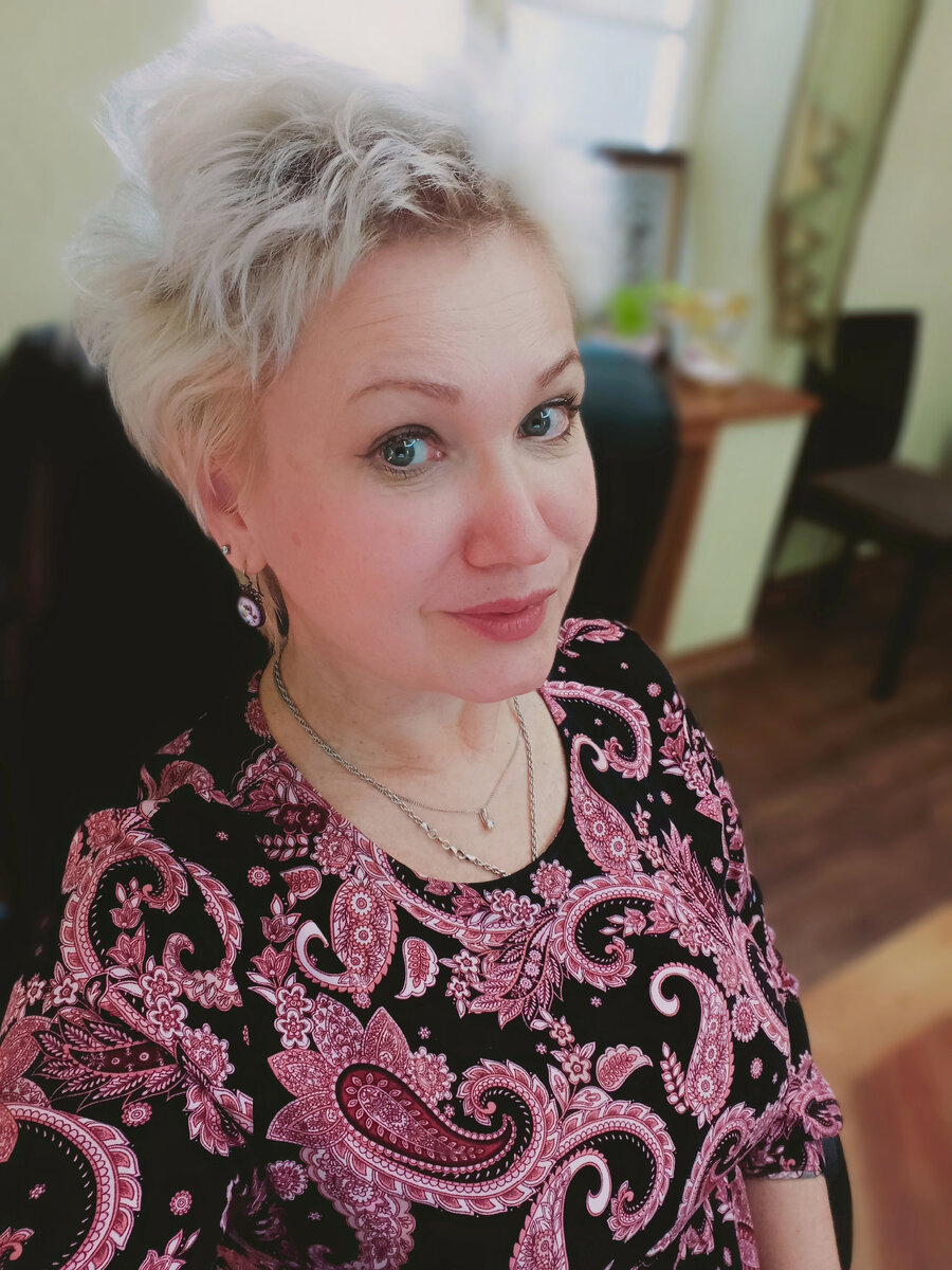 Утром вместо лица - подушка. К обеду "наволочка" с нее спадает