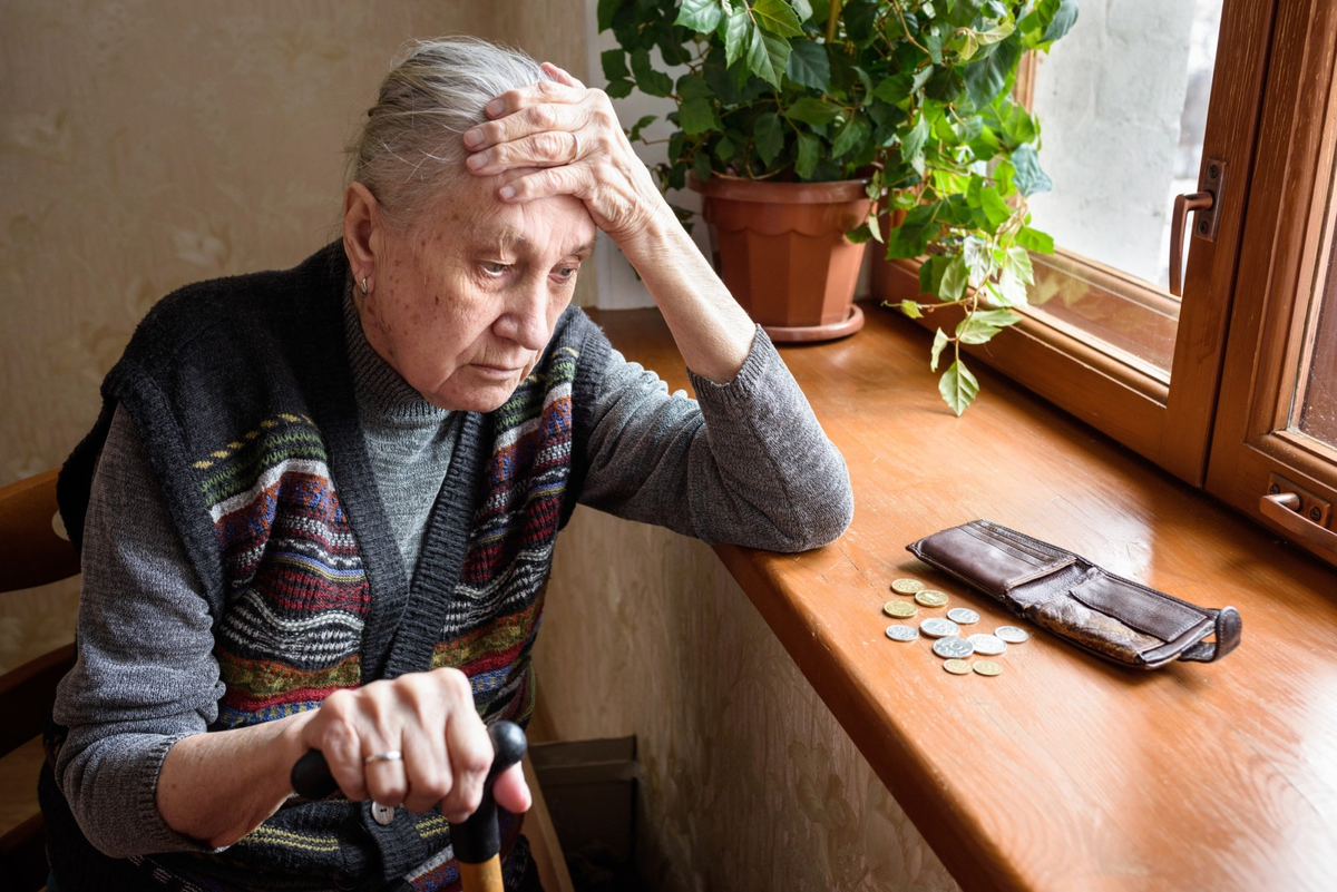 Пенсия человека который не работал. Бедная пенсионерка. Нищие пенсионеры. Пенсионеры бедность. Бедные российские пенсионеры