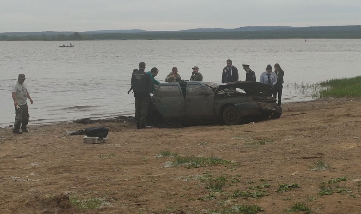 Тела были в салоне»: Со дна Камы достали машину, на которой в 2014 году  молодая пара провалилась под лед | Комсомольская правда - Пермь | Дзен