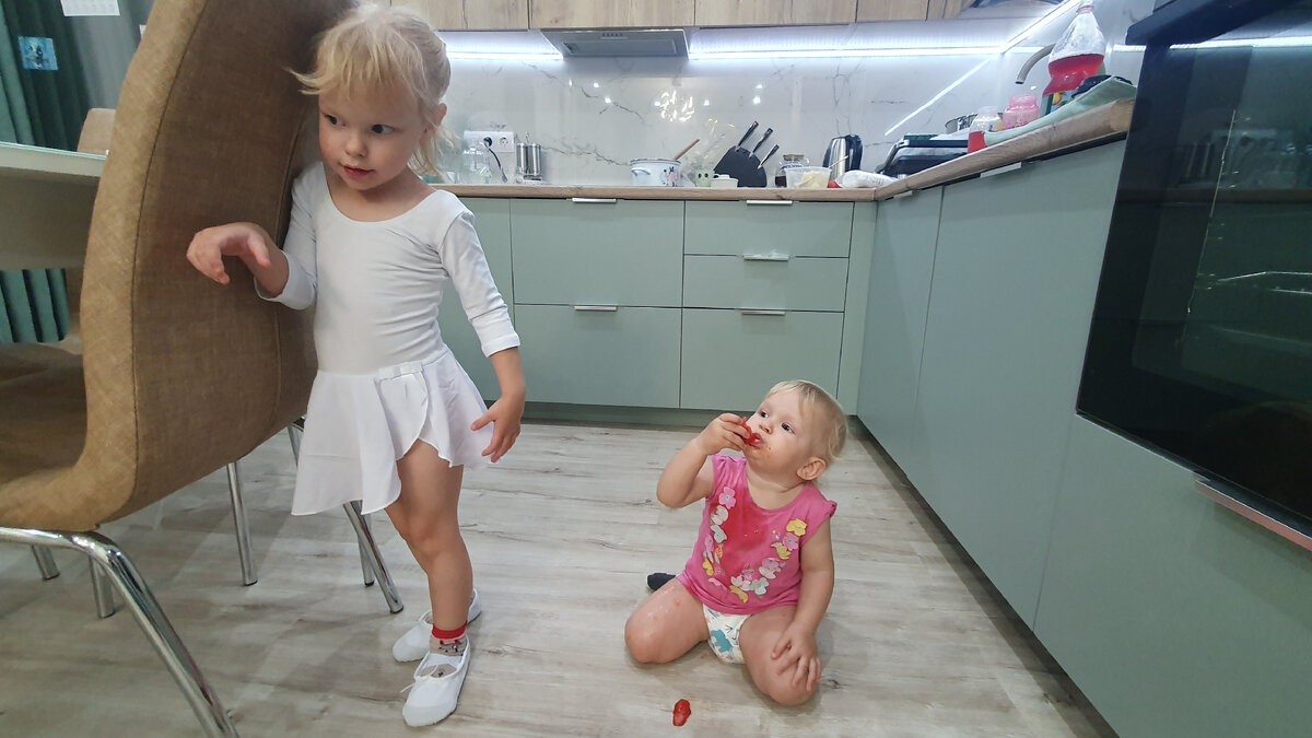 Лед и пламень. Одна постоянно ест, вторая - балерина